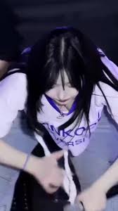 ガチ動画】人気アイドルがステージ上でうっかり乳首ポロリ、恥じらってしまうｗｗｗ – オカズランド