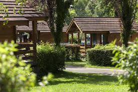 C'est un des plus grands pays européens qui occupe la 3ème place après la c'est un fleuve montagnard très rapide. Vermietung Bungalow Jura Lac Chalain Camping Bungalows