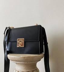 La Voute On Instagram La Boite Is Back Mon Cheri Lavoute In 2020 Vegan Purses Vegan Handbags Purses And Bags