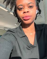 1 teacher, 1 shoe, 2 outfits 👩‍🏫👟🍎👚✏️ #teacher #teachersofinstagram  #education #explore #briinotbree #briannacooley #kurtgeiger 👟: @kurtgeiger