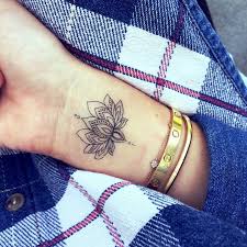 Signification étymologique de la fleur de lys. 40 Idees De Tatouage Fleur De Lys Et Son Signification Mode Et Beaute Tatouage Zenidees Tatouage Fleur De Lys Tatouage Fleur Tatouage