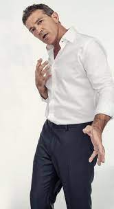 Antonio banderas (@antoniobanderas) monta una pista de esquí en su teatro de málaga en pleno. Antonio Banderas On His Cannes Victory Love For Theatre And Dominance Of Ott The Week