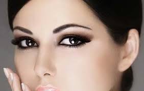 Feast your eyes on black hair with dark brown highlights. Eye Shadow Colors For Brown Eyes Black Hair