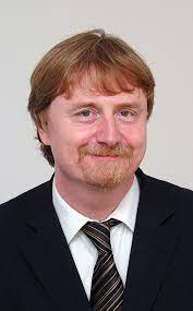 1900 méteres magasságba busz vitt, onnan felvonóval értem 2500 méterre. Otvos Zoltan Pedagogiai Folyoiratok