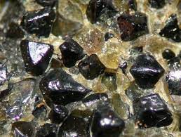 Chromite: Mineral information, data and localities.