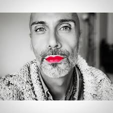 Como aplicar batom vermelho de forma infalível. Vermelhoembelem Famosos Pintam Labios De Vermelho Para Fazerem Frente A Andre Ventura