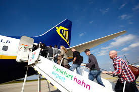 Flug tp 7737 von tap. Ryanair Zieht Je Ein Flugzeug Von Den Flughafen Hahn Und Bremen Ab