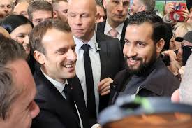 Dans une nouvelle enquête publiée ce vendredi, le site d'information s'intéresse au profil du garde du corps le plus proche d'emmanuel macron, christian guédon, recruté au sein du gspr sur les conseils d'alexandre benalla. Affaires Benalla Macron De Nouveau Sous Pression