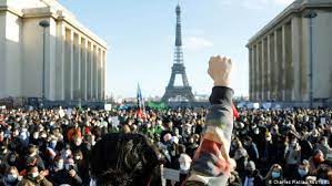 Xi de francia | lloris; France Thousands Protest Against Bill To Curb Filming Of Police News Dw 21 11 2020