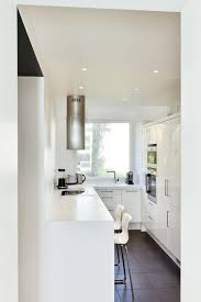 Petite Cuisine 10 Idees Deco Pour Optimiser Un Amenagement Lineaire Meuble Cuisine Blanc Cuisine Moderne Meuble Cuisine