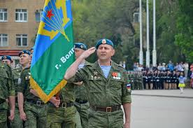Сначала праздник носил название день аэромобильных войск, затем в 2012 году был переименован на вдв, а в 2017 году перенесен на 21 ноября. Nikto Krome Nas V Soyuze Desantnikov Volgodonska Rasskazali Kak Otmetyat Den Vdv Novosti Volgodonska