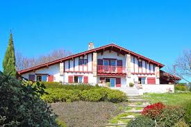 Arcangues Proche Biarritz A Vendre Tra S Belle Maison Basque Contemporaine D 39 Environ 200 Ma Sur 2098 Maison Basque Belle Maison Immobilier Pays Basque
