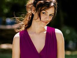 Browse more than 100,000 pictures of celebrity and movie on aceshowbiz. Rachel Sarah Bilson The Last Kiss Sarah Rachel Bilson Last Kiss Hd Wallpaper Wallpaperbetter