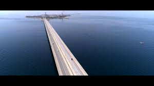 زار مدير جوازات المنطقة الشرقية العميد نواف بن محمد النفيعي، اليوم إدارة جوازات جسر الملك فهد، شملت مرافق المنفذ (القدوم والمغادرة)، وقف خلالها على الجاهزية بعد قرار اعتماد سريان رفع تعليق السفر للمواطنين، وفتح المنافذ البرية والبحرية والجوية بشكل كامل، اعتبارا. Ø§ÙØªÙÙÙÙÙØ¬ÙØ§ Ø§ÙØ°ÙÙØ© ØªÙÙØµ Ø§ÙØªØ¸Ø§Ø± Ø§ÙØ´Ø§Ø­ÙØ§Øª Ø¨Ø¬Ø³Ø± Ø§ÙÙÙÙ ÙÙØ¯ 90 Ø£Ø®Ø¨Ø§Ø± ØµØ­ÙÙØ© Ø§ÙØ±Ø¤ÙØ©