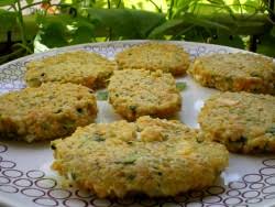 J'ai fait un taboulé en mélangeant mon reste de semoule moyenet c'était bien, mais lorsque j'ai voulu le préparer façon couscous, c'était du béton. Galette De Courgettes Et De Semoule De Ble Dur Recettes Et Terroirs