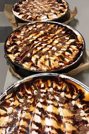 Natürlich ist die snickers torte trotzdem eine kleine kalorienbombe, aber durch die. Snickers Torte Der Froindlichst The Vegan Musketeers Facebook