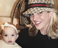 Ella Pope's Instagram, Twitter & Facebook