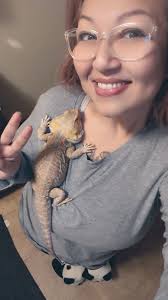We couldd both be hand models #JuicyJ #beardeddragon #love
