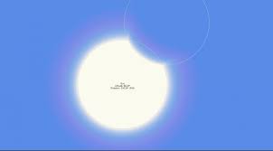 На відміну від повного затемнення, у випадку кільцеподібного затемнення кутові розміри місяця є меншими за кутові розміри сонця. Vebtxj3xh Mim