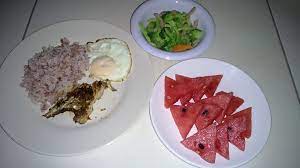 Sahur Hari Ke 2 Nasi Beras Merah Ikan Bakar Telur Ceplok Tumis Brokoli Ikan Bakar Tumis