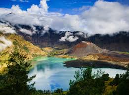 Tidak hanya gambar keindahan alam yang ada di indonesia, beberapa gambar kami hadirkan juga dari negara lain. 5 Pemandangan Alam Indah Di Indonesia Paling Menakjubkan Seru Menarik