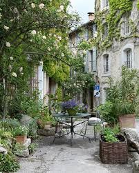 Saignon France Franzosischer Hof Haus Und Garten Hofgarten