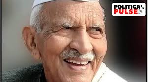 Chinks in SP armour, BJP eyes Mulayam aide and Yadav stalwart Harmohan Singh 