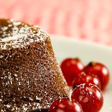 So Einen Schokoladenkuchen Kennen Viele Als Lava Cake Er Hat Einen Flussigen Kern Und Stillt Den Appetit Nach S In 2020 Lava Cakes Desserts Dessert Recipes