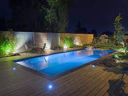 la piscine paysagee par l esprit piscine 8 x 4 m revetement gris anthracite eclairage piscine piscine amenagement paysager amenagement jardin terrasse piscine