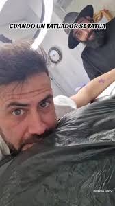 Esta es la realidad, cuando nos tatuamos somos bastante peores que los  propios clientes pero nadie lo reconocerá 🤣🤣🤫🤫 en @laude tattoo art y  así todo el dia #tattoo #tatuadores #tatuaje #confesiones ...