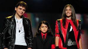 Fox, pseudonimo di michael andrew fox (edmonton, 9 giugno 1961), è un attore, produttore cinematografico e chitarrista canadese naturalizzato statunitense. Tra Dipendenze Maxi Eredita E Tributi Come Sono I Figli Di Michael Jackson Oggi