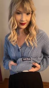 Is the Eras cardigan easily recognizable for any Swiftie?