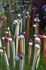 Bildergebnis Fur Keramik Vogel Fur Den Garten Garden Pottery Clay Pottery Garden Art Sculptures