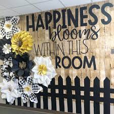 We Have A New Favorite This Pretty Little Number Decorates The Outside Of Our Old School S Volunteer P Bee Themed Classroom Bee Classroom Preschool Bulletin