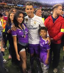 Log in or create an account to see photos of georgina rodriguez hernández. Ronaldo S Girlfriend Georgina Rodriguez Abandoned By Her Parents During Pregnancy