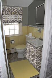 Walker zanger tiles climb up the walls of a master bath in a washington, d.c., house by designer barry dixon, giving it almost the effect of a walled garden. How Do It On Twitter Yellow Bathroom Decor Yellow Bathroom Tiles Yellow Bathrooms