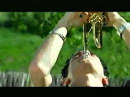 De trei zile cu băieții cânt și chefuiesc / dar mă fâstâcesc pe loc atu. Bosquito Hopa Hopa Versuri Ro