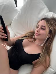 Ameli Olivera on X: Simple girl t.coalz45ayIjq  X