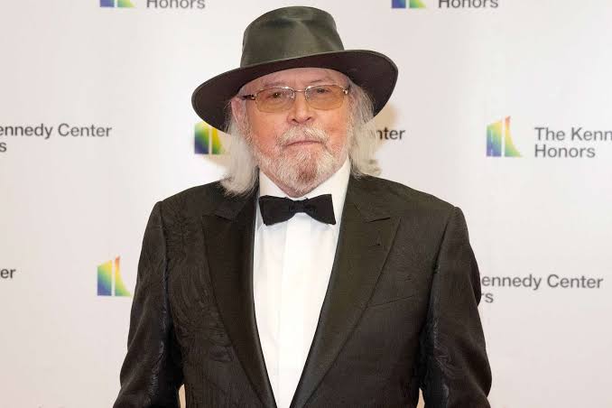 Barry Gibb death hoax hits Facebook, but Bee Gees singer is alive and well