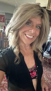 Just wanted to spotlight an amazing woman I met 'inside' the fence. Her  beauty outside mimicks her inner beauty. Nothing makes my heart smile more  than seeing 'one of us' out here