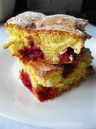 Timp preparare 4 oua mari , 5 linguri pline cu zahar, 6 linguri pline cu faina, 1 plic zahar vanilat, 150 gr visine fara sambure, 1 praf sare. Pandispan Cu Visine BucÄƒtÄƒria Familiei Mele