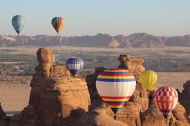 أخبار 24 التذكرة بـ 70 ريالا تعرف على تفاصيل رحلات المناطيد في شتاء طنطورة