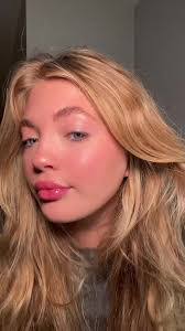 Chloe Mackay's Instagram, Twitter & Facebook