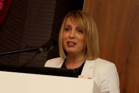 A coroner will consider if the cause of bbc presenter lisa shaw's death might have been complicated. Lisa Shaw Tributes Hundreds Of People Pay Tribute To Bbc Radio Newcastle Presenter Who Died After Short Illness The Northern Echo
