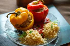 Gefullte Paprikaschoten Mit Reis Und Tomatensauce Aus Dem Thermomix Rezept Rezept Gefullte Paprika Rezepte Thermomix Rezepte