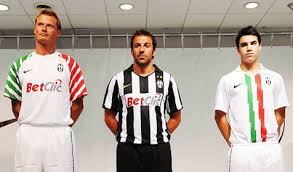 The same motif is also present on the away kit, which has two green and red stripes on white background imitating flag of italy. The Five Worst Juventus Kits Of The Last Decade Black White Read All Over