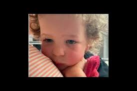 Niño sobrevivió al tiroteo en EEUU bajo los cuerpos de sus papás