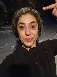 Absolutely love the blue sky and very low temperature just now but don't  like the icy pavements 🙄 I'm walking like an idiot trying not to fall and  there's folk out running,