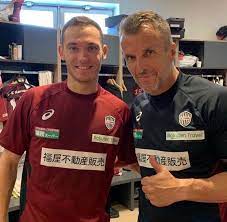 Der fußballspieler thomas vermaelen ist in der saison 2020/2021 bei vissel kobe unter vertrag und wird dort in der abwehr eingesetzt. Vissel Kobe Podolski Klub Holt Belgier Vermaelen Goal Com