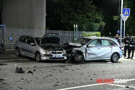 Scopri le caratteristiche, stime di prezzi e informazioni immobiliari di tutti gli immobili in via giacomo antonini, 62, milano Milano Grave Incidente In Via Antonini Coinvolge Auto Blu Un Bambino Di 9 Anni In Coma